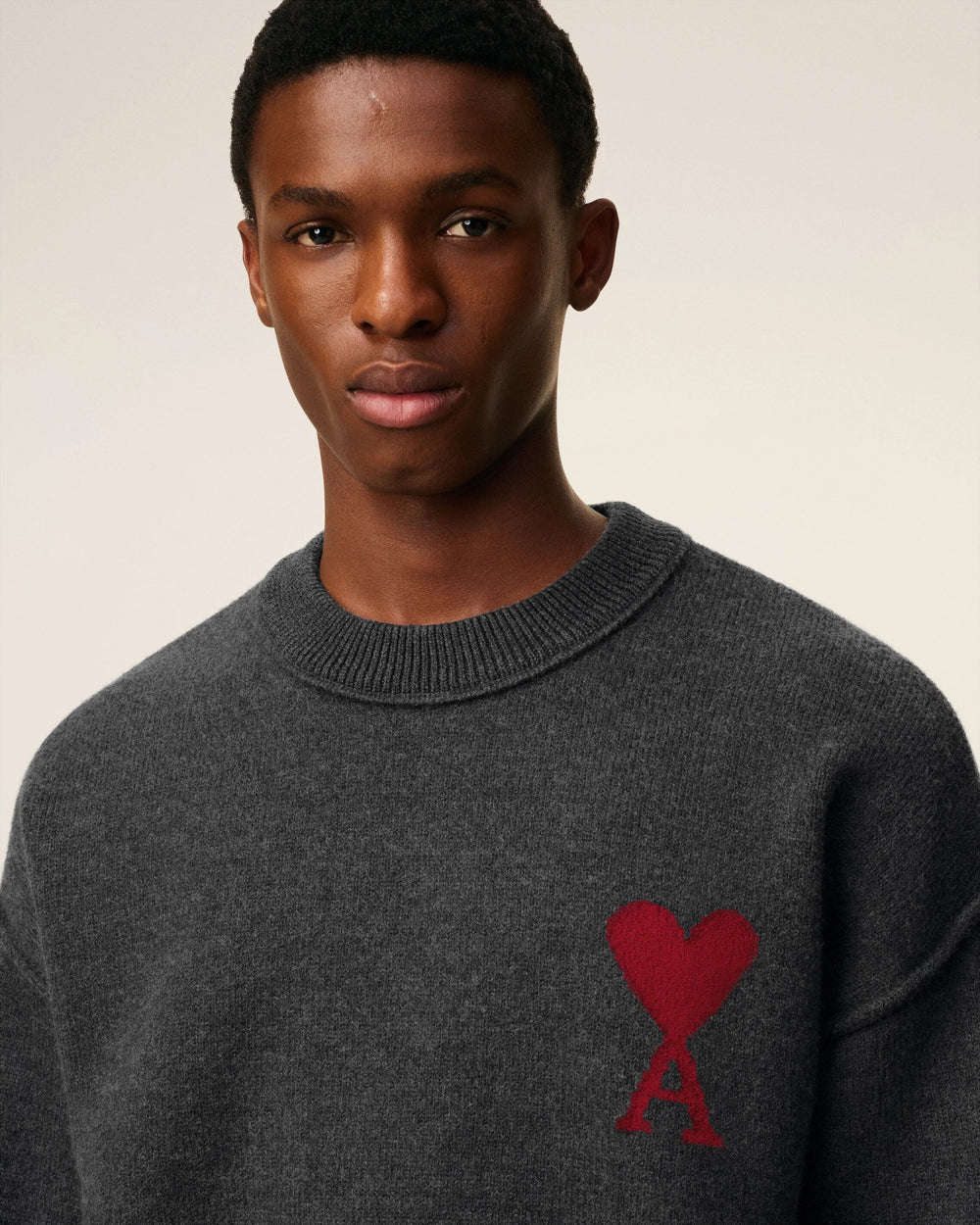 AMI - Pull Gris Col Rond Ami De Cœur En Laine Gris Chiné/Rouge - Lothaire
