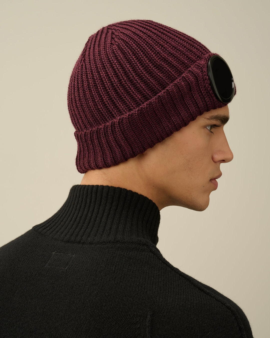 C.P. COMPANY - Bonnet Goggle en maille légère confectionné en laine mérinos extrafine mauve - Lothaire