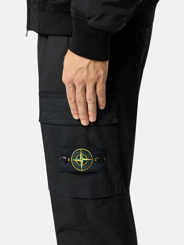 STONE ISLAND - Pantalon cargo coupe fuselée regular à poches zippées noir
