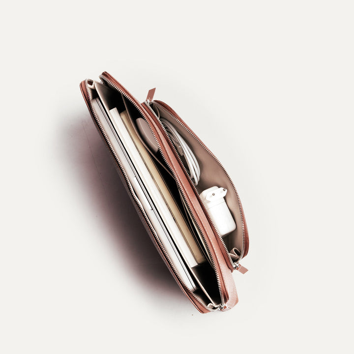 Lundi Paris - ANNA Cognac | Pochette ordinateur en cuir - Lothaire