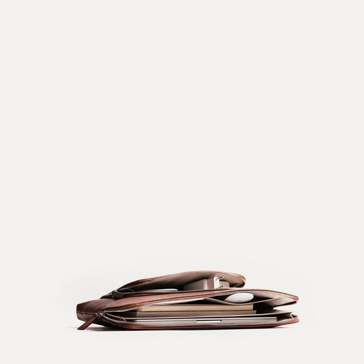 Lundi Paris - ANNA Cognac | Pochette ordinateur en cuir - Lothaire