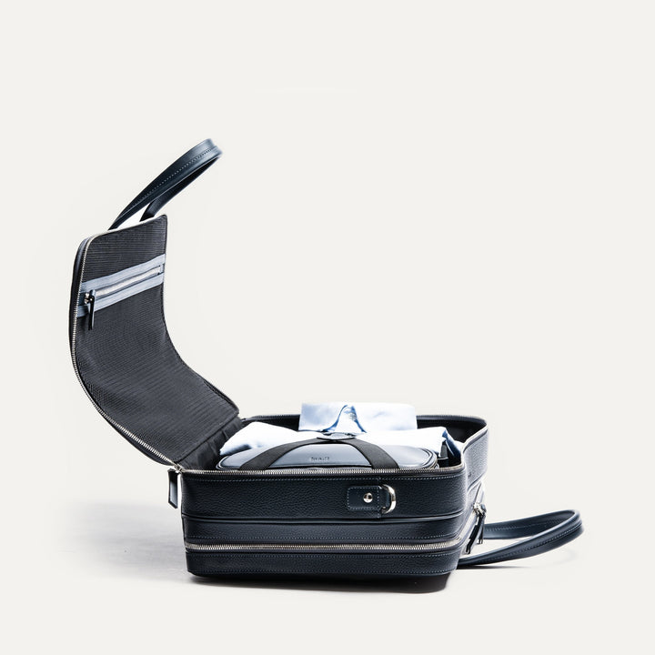 Lundi Paris - TILIO II - Marine | Sac ordinateur 36 heures lundi en cuir grainé - Lothaire