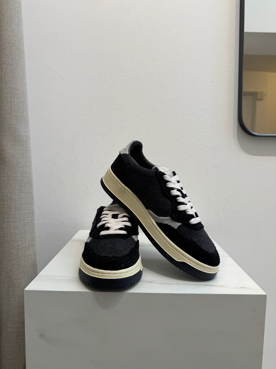 AUTRY - Baskets Medalist Low en cuir Fantôme / Noir / Gris