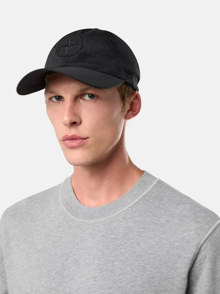 STONE ISLAND - Casquette Confectionnée en Nylon Metal avec Logo Compass Noir