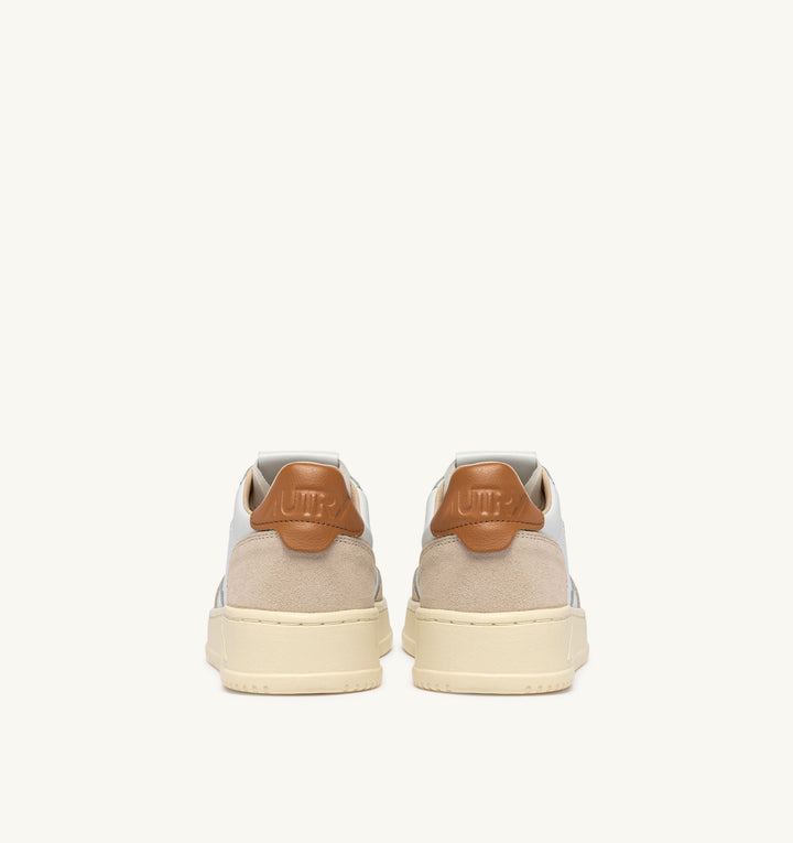 AUTRY - Baskets medalist low en cuir blanc et Lion et daim beige