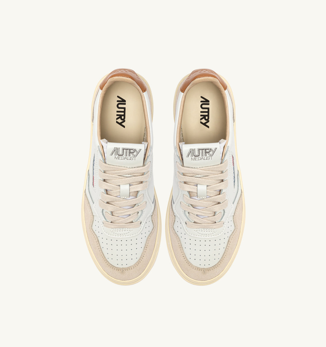 AUTRY - Baskets medalist low en cuir blanc et Lion et daim beige