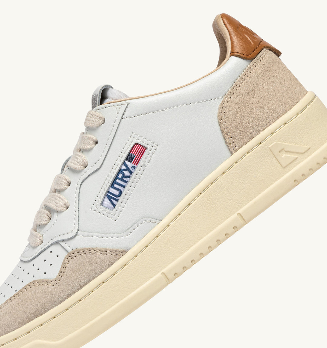 AUTRY - Baskets medalist low en cuir blanc et Lion et daim beige