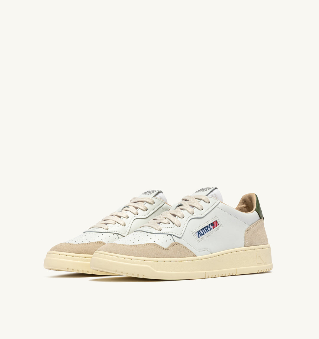 AUTRY - Baskets medalist low en cuir blanc et bronze green et daim beige