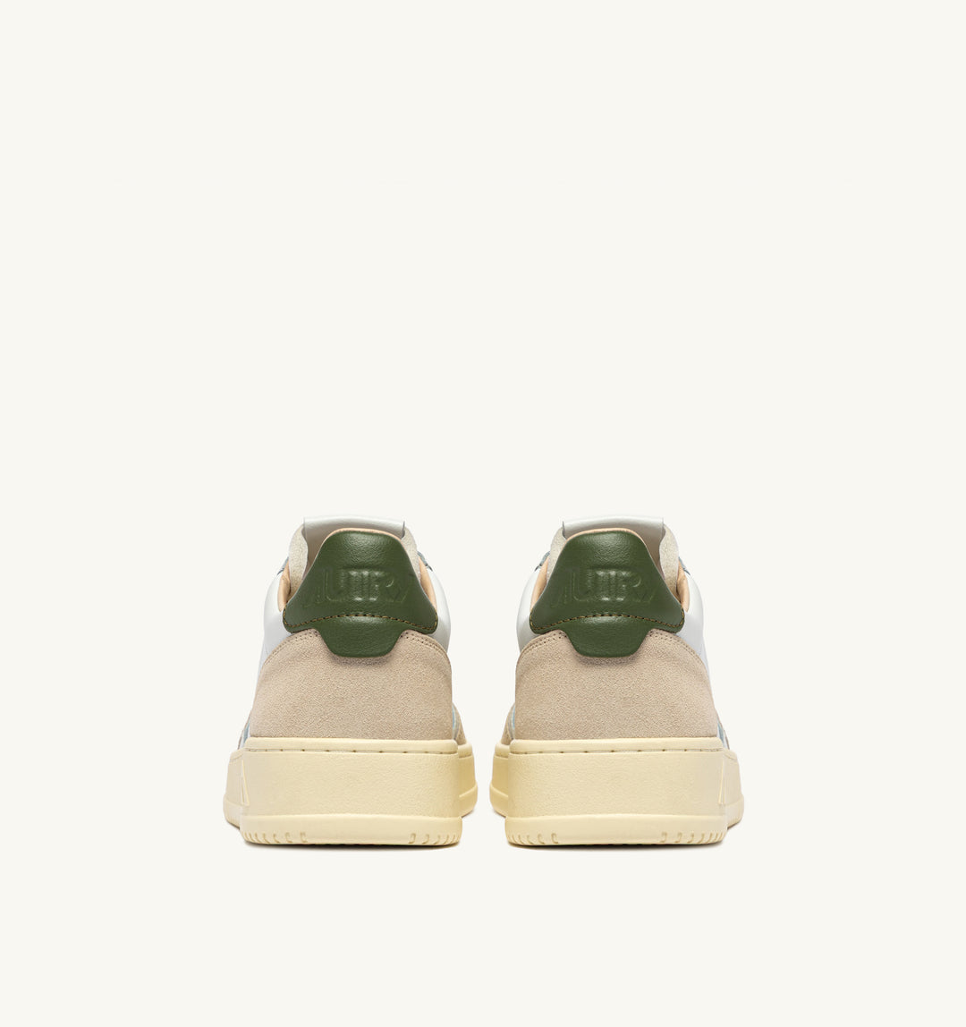 AUTRY - Baskets medalist low en cuir blanc et bronze green et daim beige