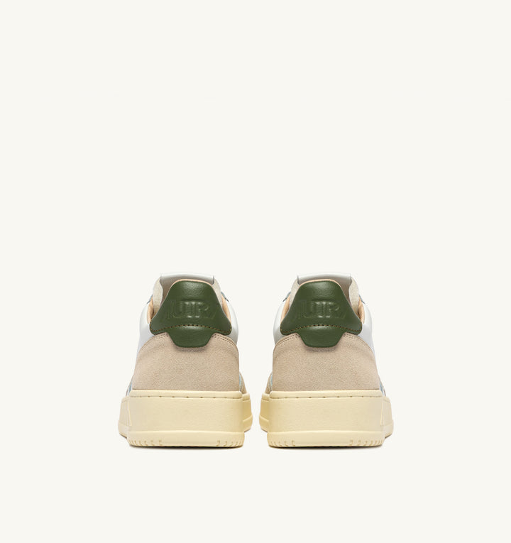 AUTRY - Baskets medalist low en cuir blanc et bronze green et daim beige