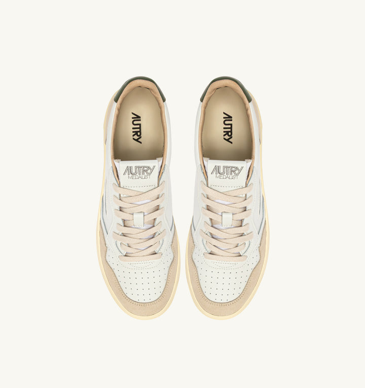 AUTRY - Baskets medalist low en cuir blanc et bronze green et daim beige