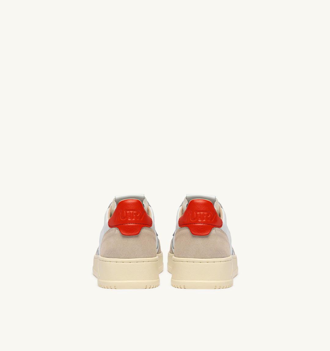 AUTRY - Baskets medalist low en cuir blanc et pumpkin et daim beige