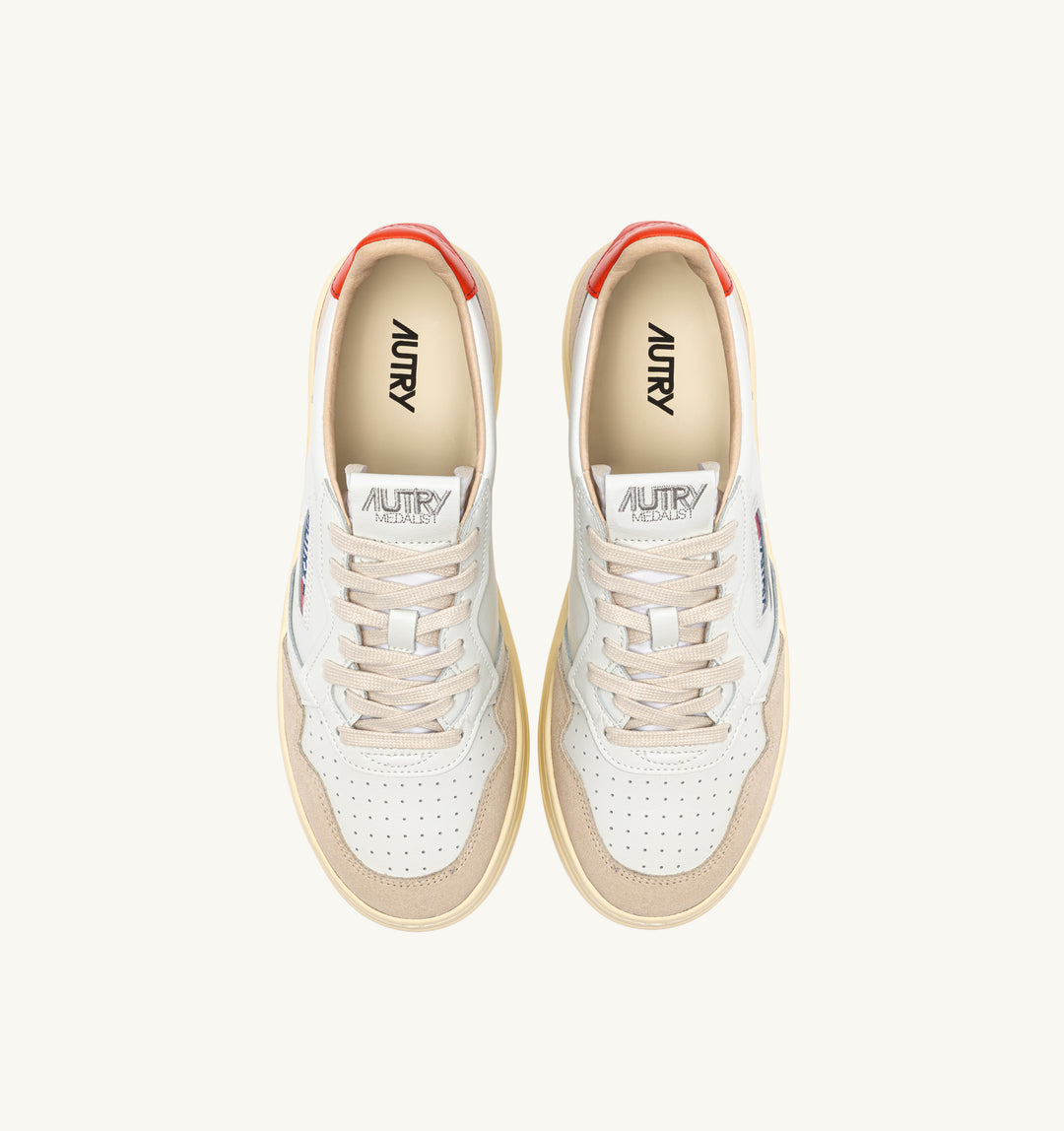 AUTRY - Baskets medalist low en cuir blanc et pumpkin et daim beige