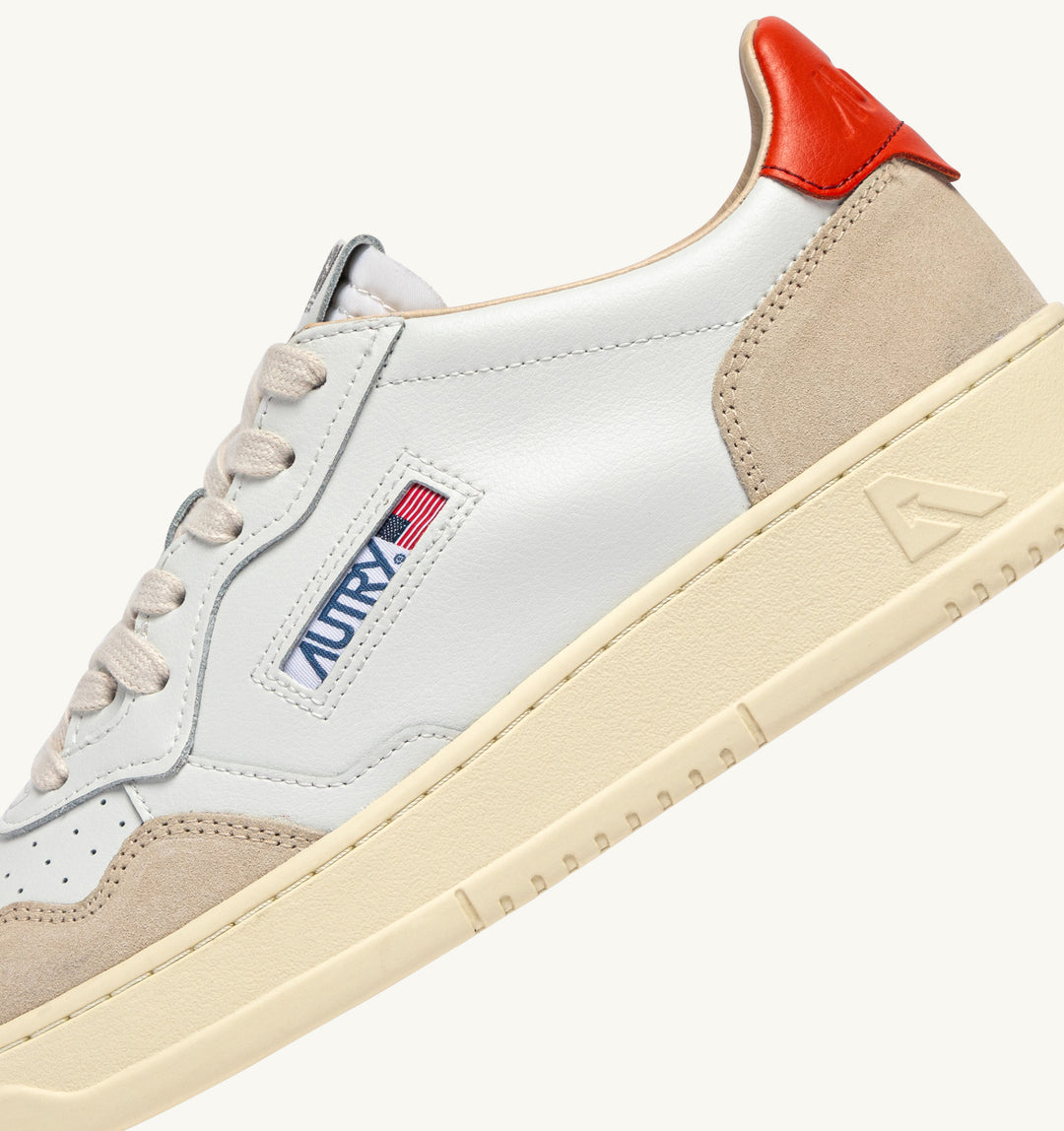 AUTRY - Baskets medalist low en cuir blanc et pumpkin et daim beige