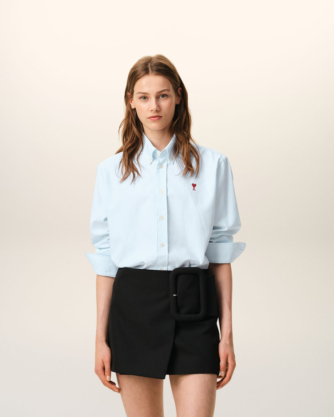 AMI PARIS – Chemise en coton Oxford rayé Ami de Cœur Bleu ciel / Blanc naturel