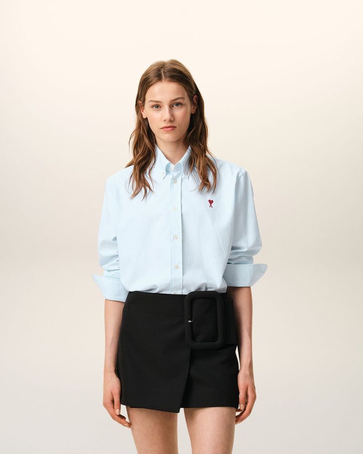 AMI PARIS – Chemise en coton Oxford rayé Ami de Cœur Bleu ciel / Blanc naturel