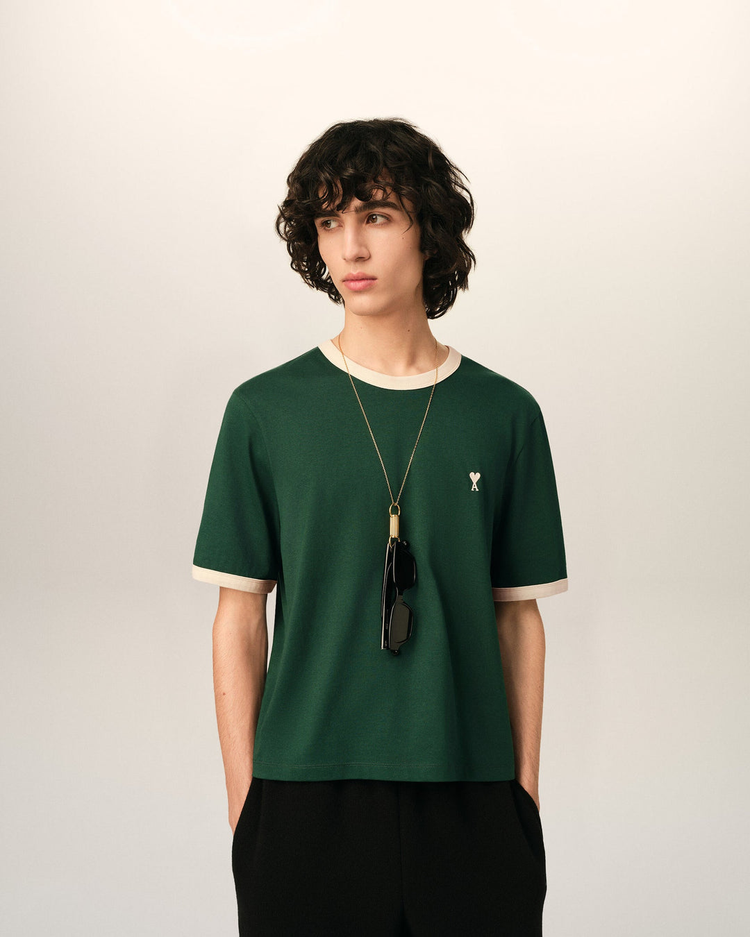 AMI PARIS – T-shirt en coton à détails contrastés Ami de Cœur Vert bouteille / Ivoire