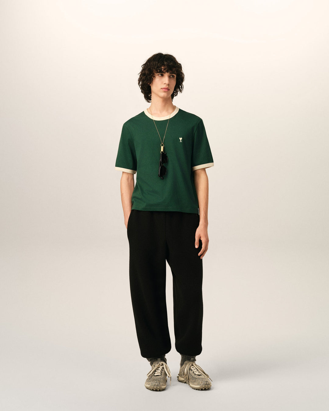 AMI PARIS – T-shirt en coton à détails contrastés Ami de Cœur Vert bouteille / Ivoire