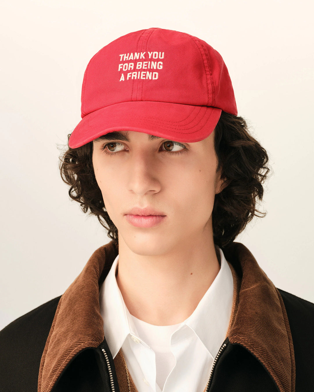AMI PARIS - Casquette en coton « Thank You For Being a Friend » Rouge rubis délavé