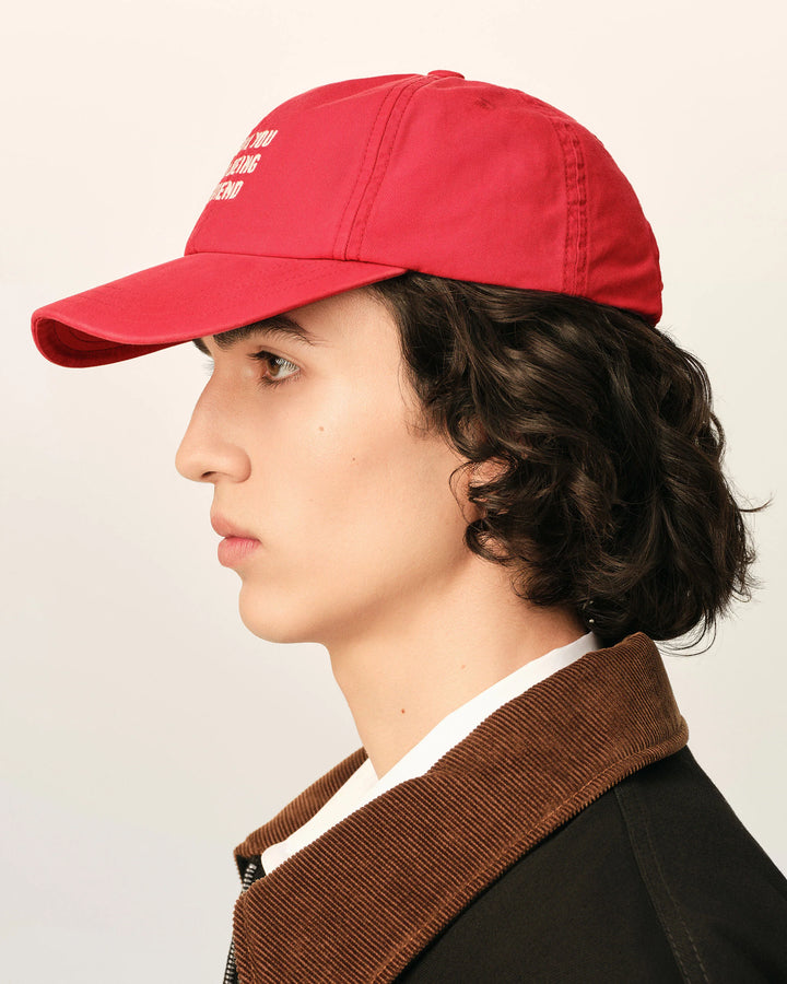 AMI PARIS - Casquette en coton « Thank You For Being a Friend » Rouge rubis délavé
