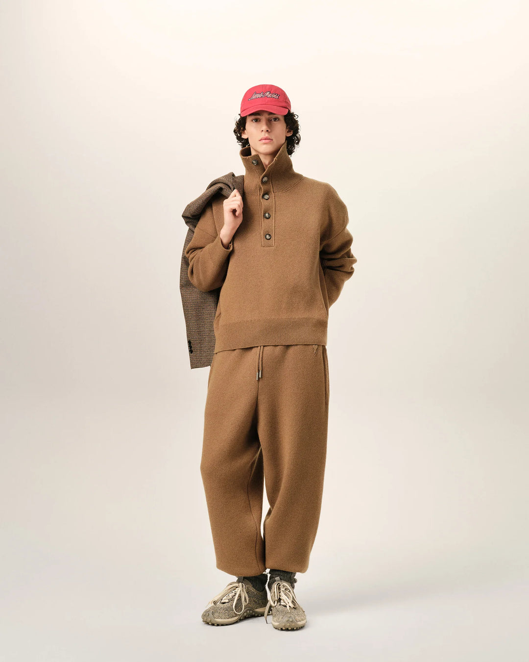 AMI PARIS - Pull col montant boutonné en laine Camel
