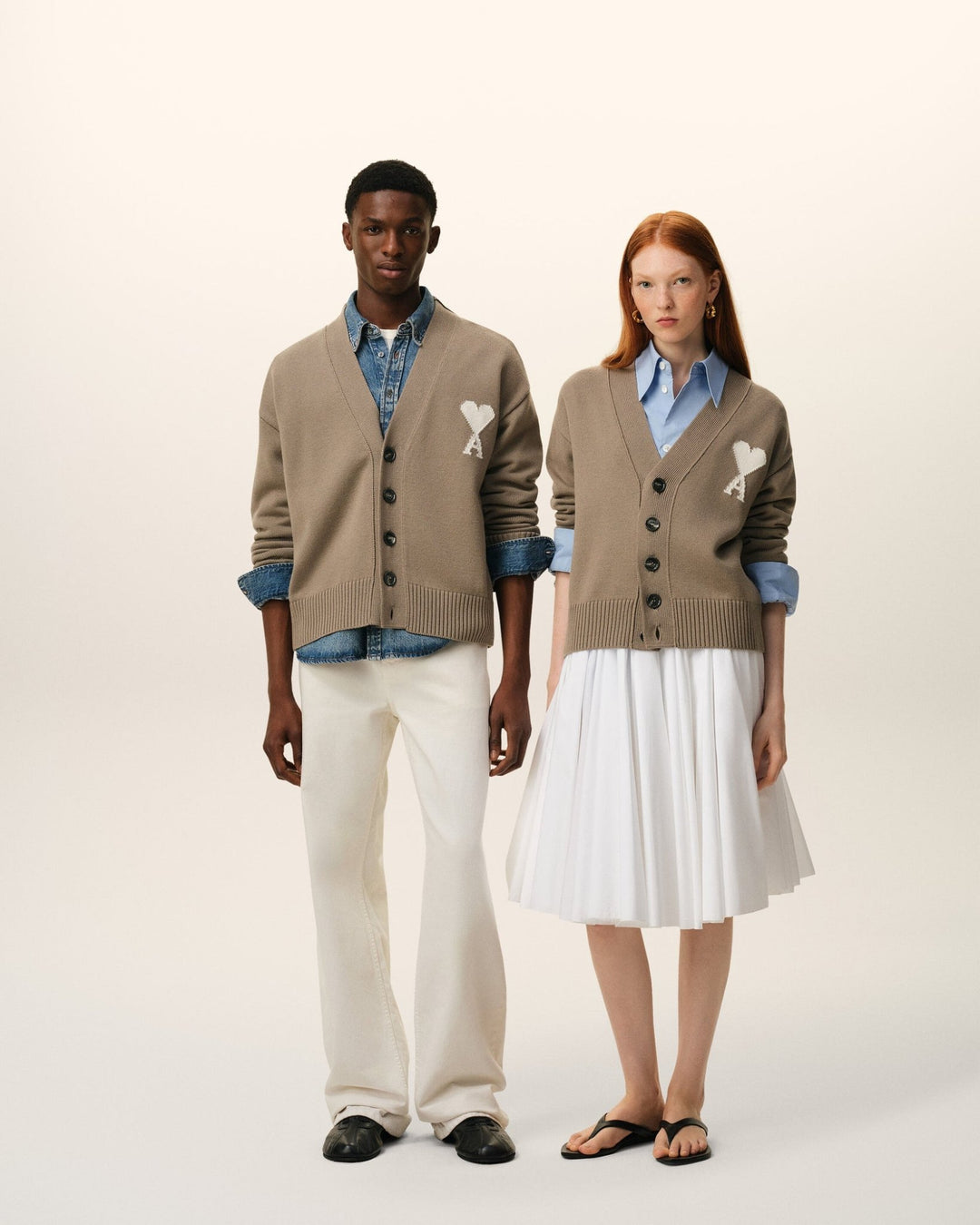 AMI PARIS - Cardigan Ami de Cœur en Laine Beige Taupe / Écru - Lothaire