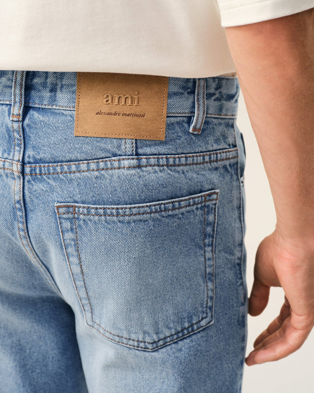 AMI PARIS - Jean à Coupe Fuselée en Denim Indigo usé - Lothaire