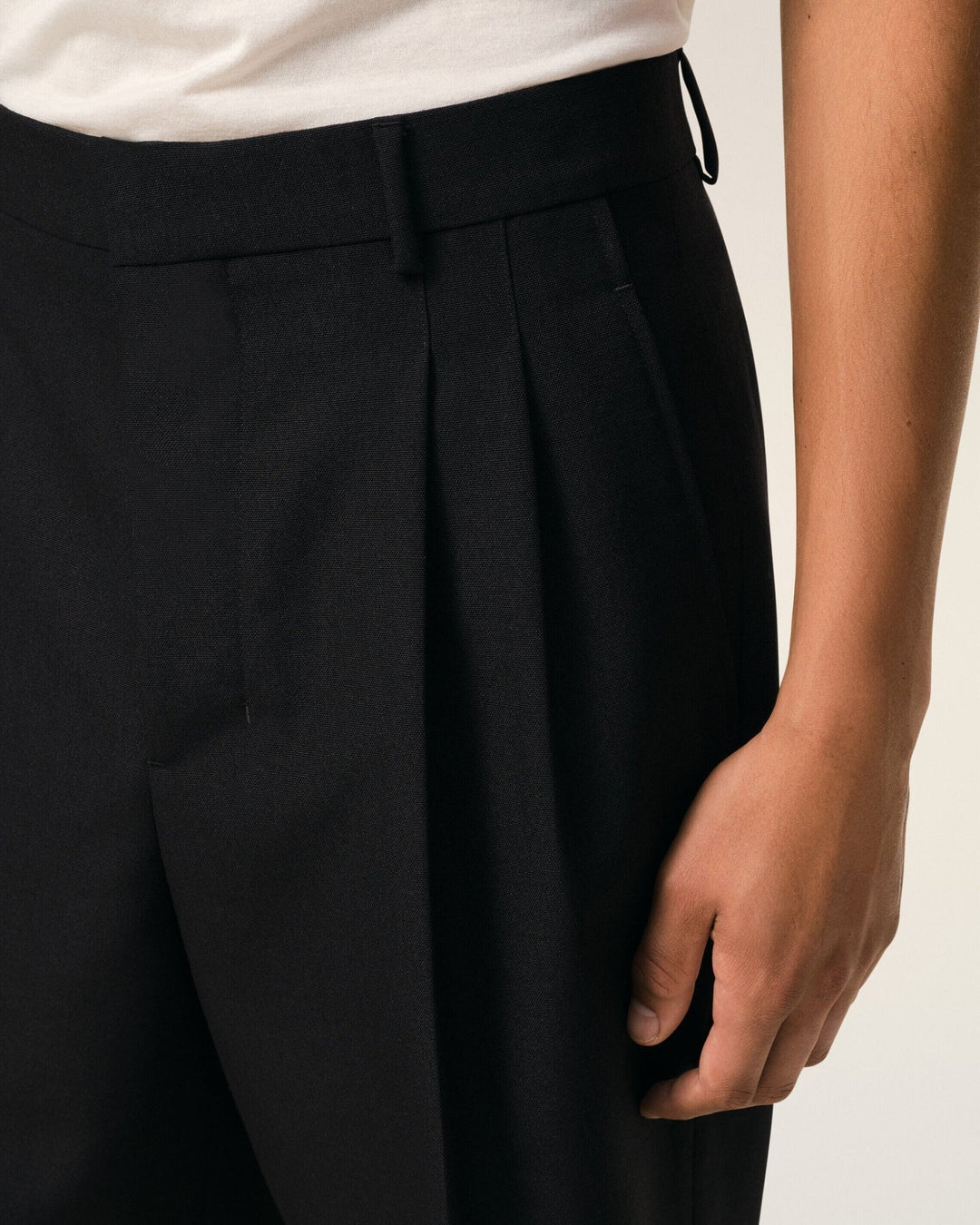 AMI PARIS - New Wool Low Waist Wide Bermuda Shorts Noir - Lothaire