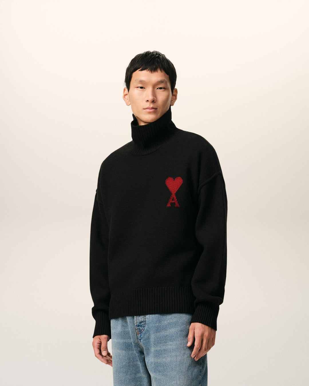 AMI PARIS – Pull à col montant en laine Ami de Cœur Noir / Rouge - Lothaire