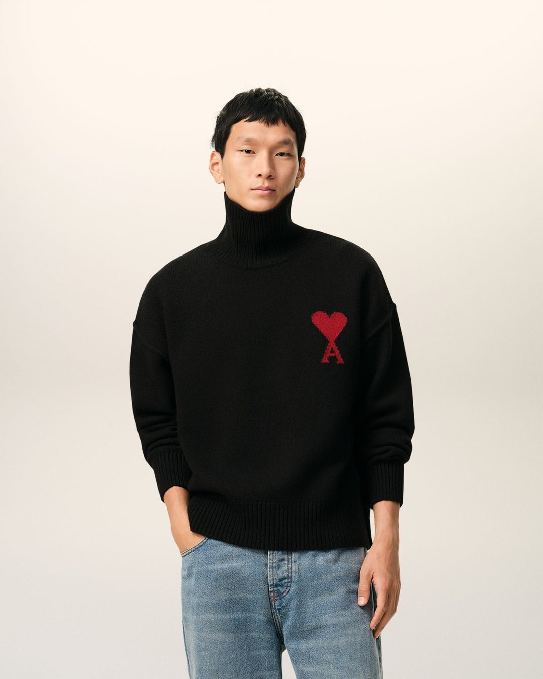 AMI PARIS – Pull à col montant en laine Ami de Cœur Noir / Rouge - Lothaire