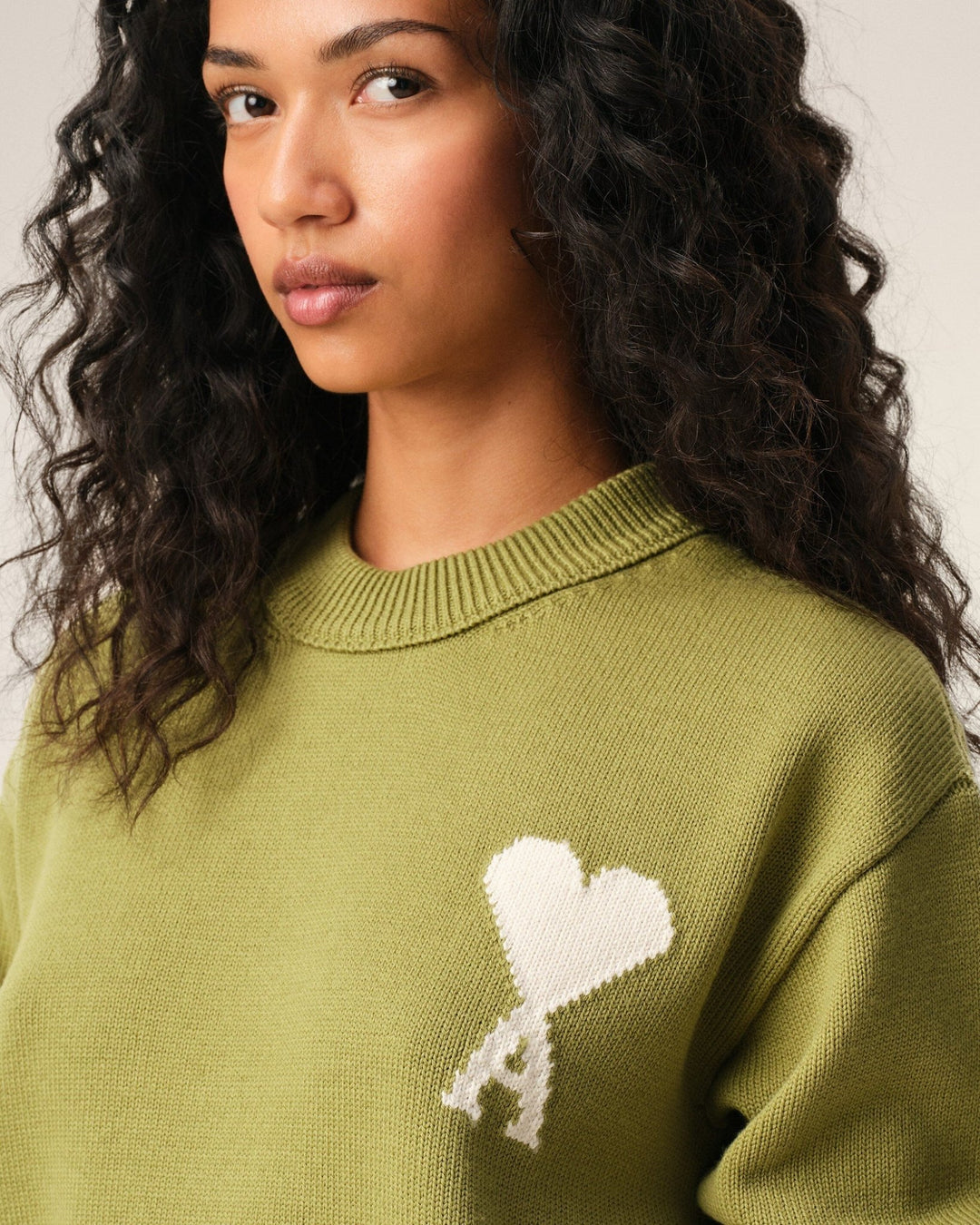 AMI PARIS - Pull Col Rond Ami de Cœur en Laine et Coton Vert Matcha / Écru - Lothaire