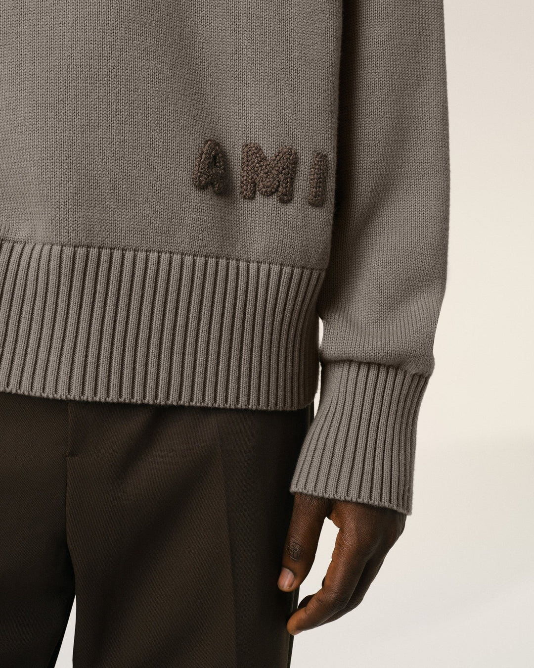 AMI PARIS - PULL COL ROND BRODERIE AMI EN COTON Beige - Lothaire