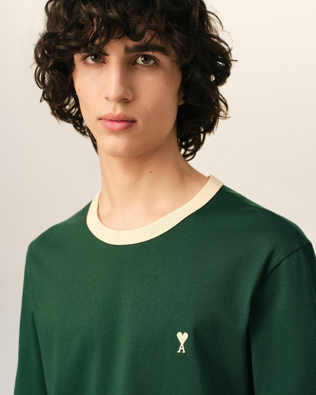 AMI PARIS – T-shirt en coton à détails contrastés Ami de Cœur Vert bouteille / Ivoire - Lothaire