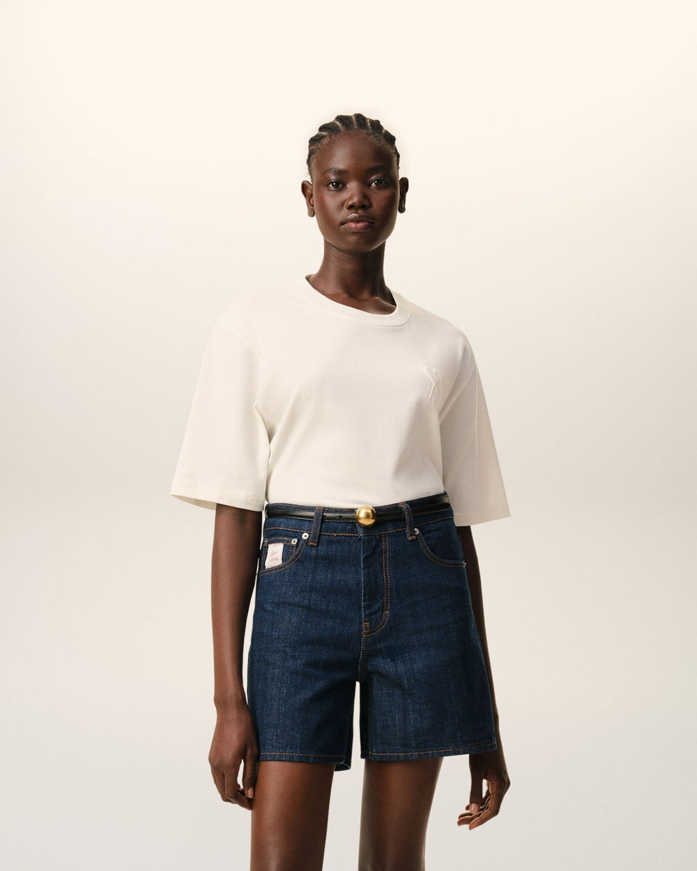 AMI PARIS - T-shirt en Coton avec Motif Ami de Cœur en Relief Blanc crème - Lothaire