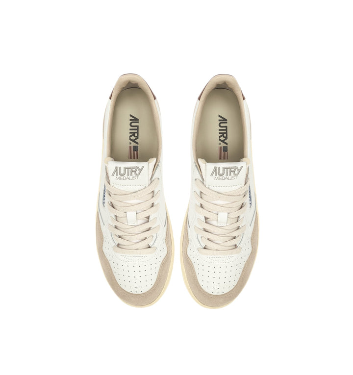 AUTRY - Basket basse Medalist cuir blanc et daim marron - Lothaire
