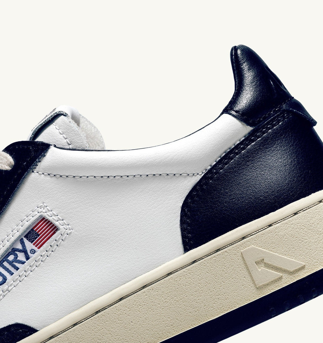 AUTRY - Baskets medalist low bicolor en cuir Blanc et Bleu - Lothaire