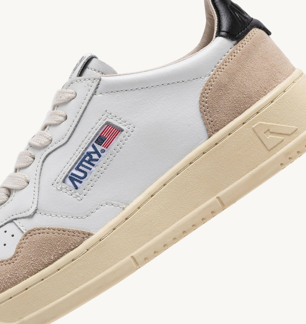 AUTRY - BASKETS MEDALIST LOW EN CUIR BLANC ET NOIR ET DAIM BEIGE - Lothaire