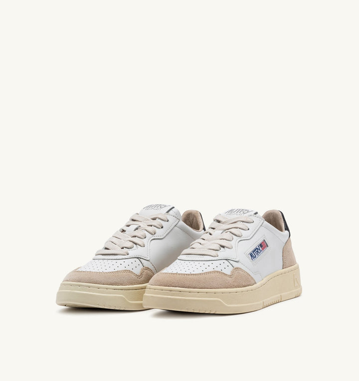 AUTRY - BASKETS MEDALIST LOW EN CUIR BLANC ET NOIR ET DAIM BEIGE - Lothaire