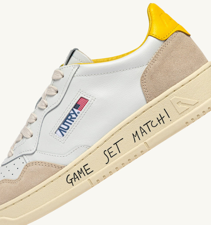AUTRY - Baskets medalist low en cuir et daim blanc et slickrt avec lettering - Lothaire
