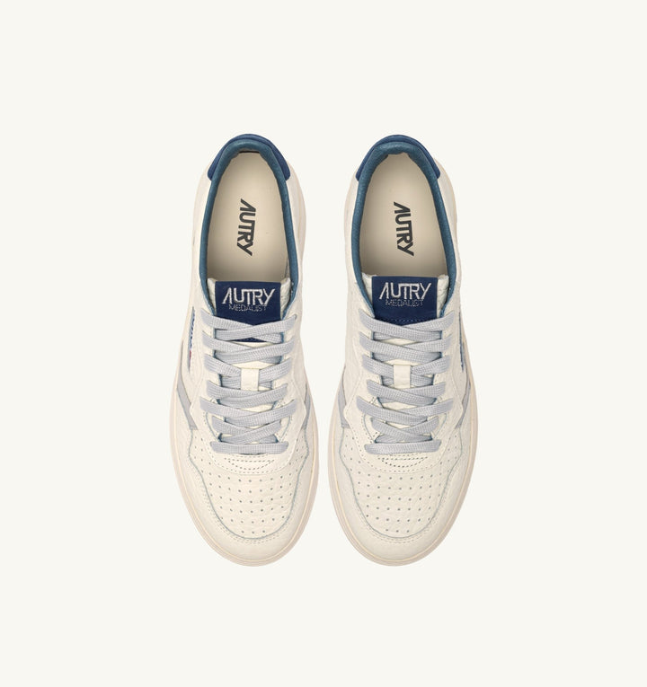 AUTRY - Baskets medalist low en cuir marshmallow et bleu - Lothaire