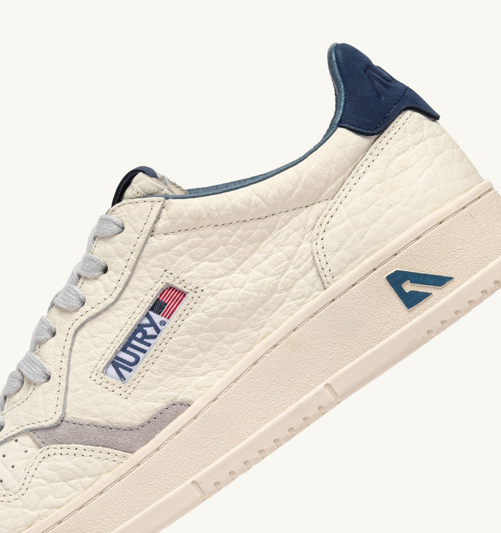 AUTRY - Baskets medalist low en cuir marshmallow et bleu - Lothaire