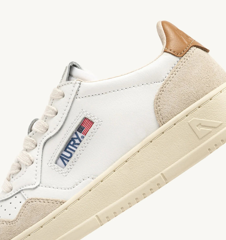 AUTRY - Baskets medalist low en daim et cuir blanc et brown sugar - Lothaire
