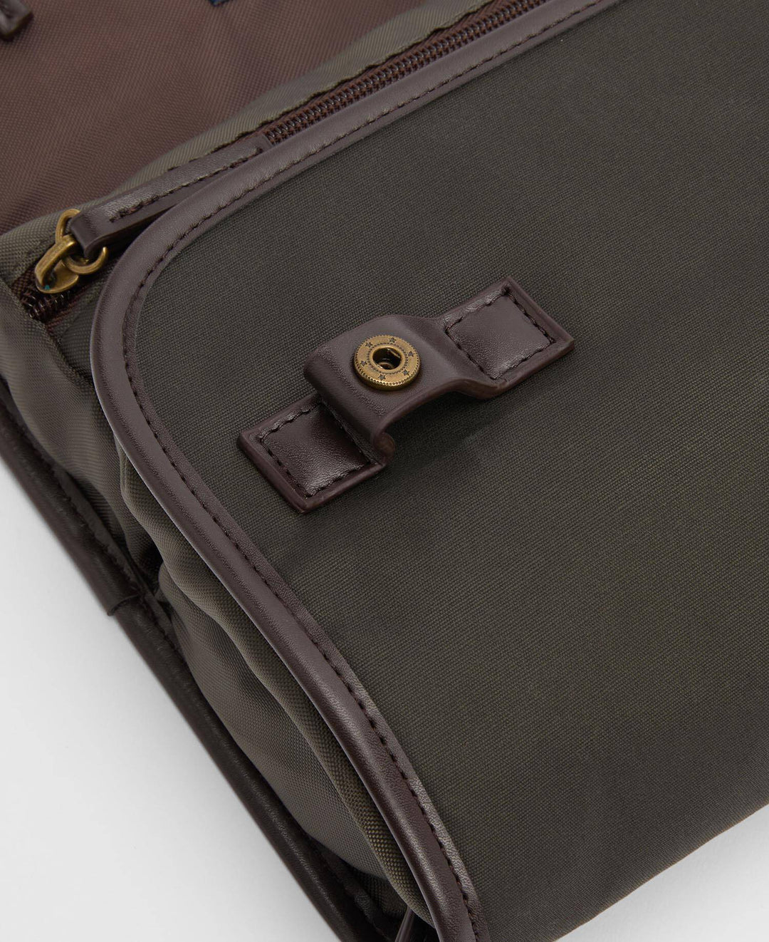 BARBOUR - Trousse de Toilette Suspendue en Coton Ciré Vert Olive - Lothaire
