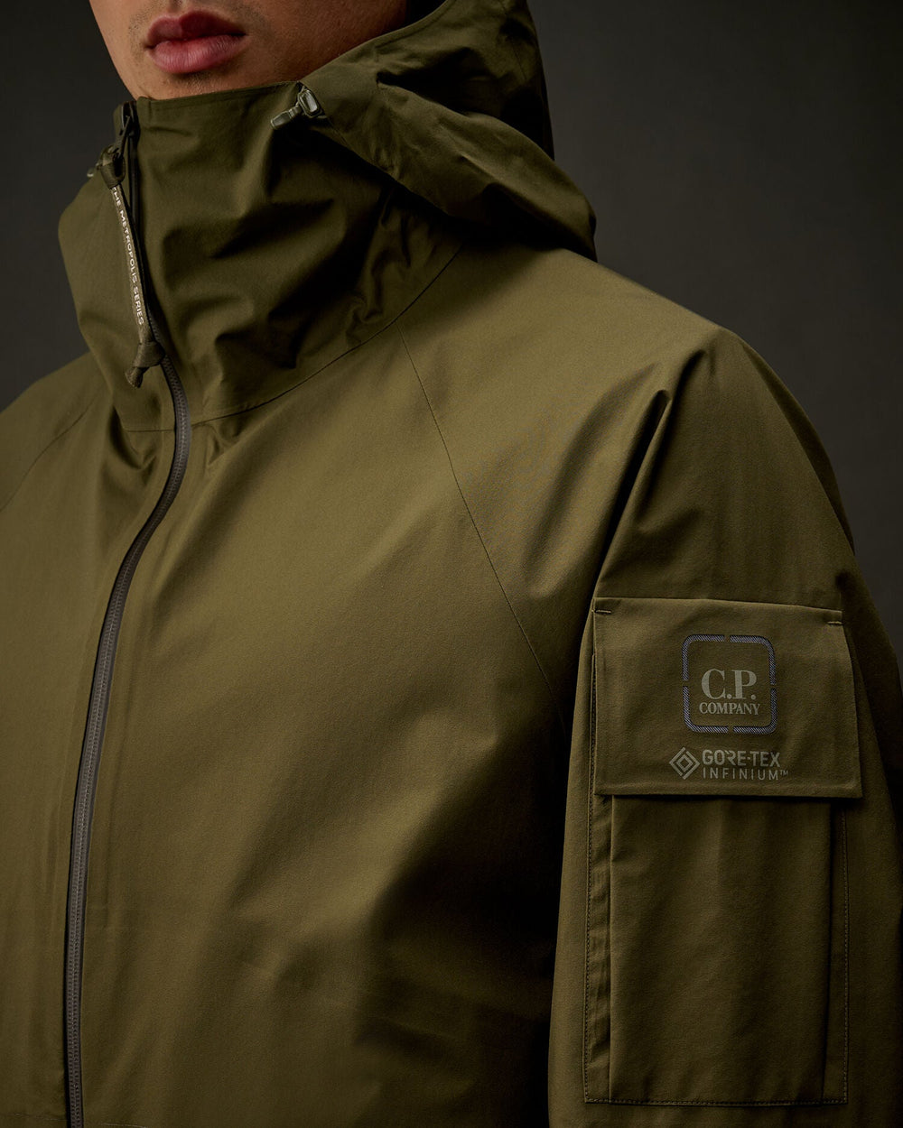 C. P. COMPANY - The Metropolis Series GORE‑TEX INFINIUM™ Hooded Jacket vert - Lothaire