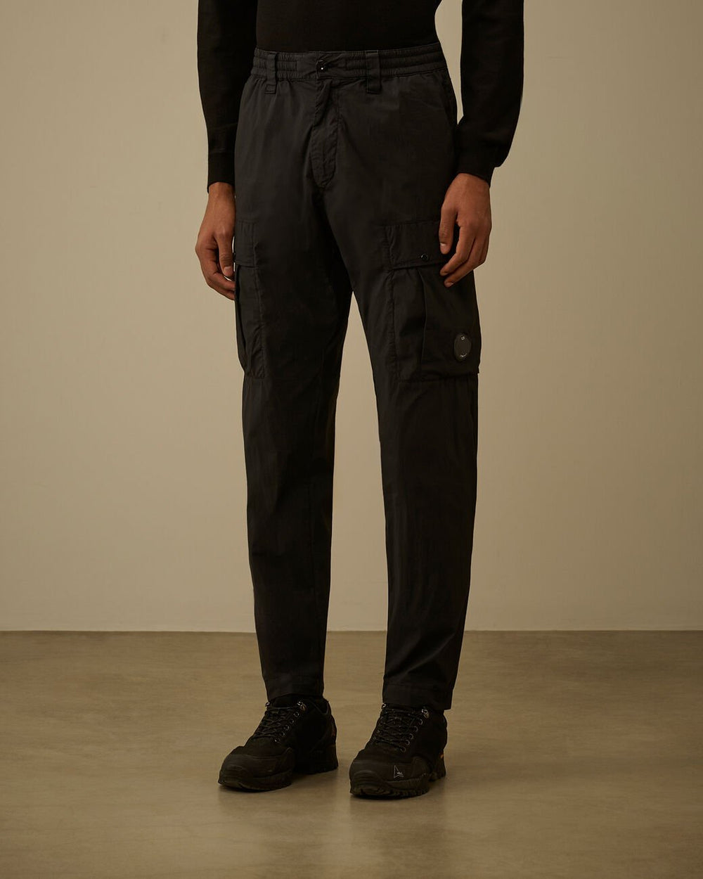 C.P. COMPANY - 50 Fili Stretch Elasticated Lens Cargo Pants Noir - Lothaire