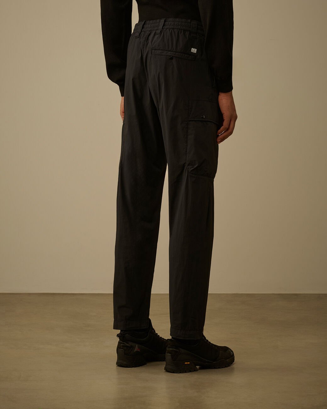 C.P. COMPANY - 50 Fili Stretch Elasticated Lens Cargo Pants Noir - Lothaire