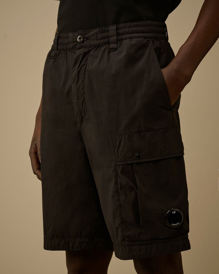 C.P. COMPANY - 50 Fili Stretch Loose Lens Cargo Shorts Noir - Lothaire