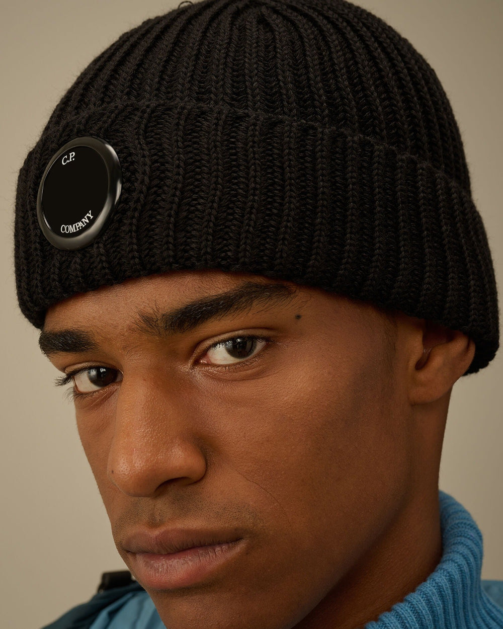C.P. COMPANY - Bonnet Merino Wool Lens Beanie Noir - Lothaire
