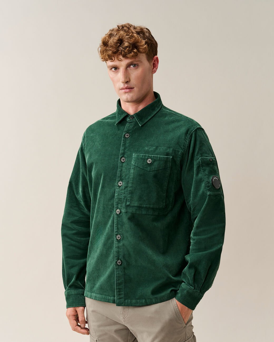 C.P. COMPANY - Chemise en velours côtelé Lens Vert pin - Lothaire