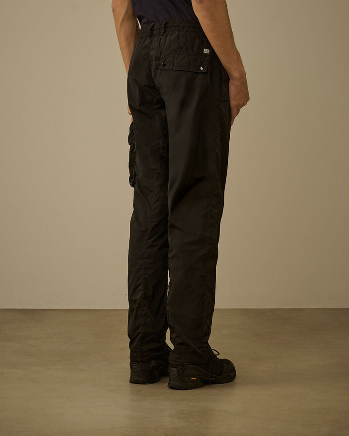 C.P. COMPANY - Chrome - R Ergonomic Cargo Lens Pants Noir - Lothaire